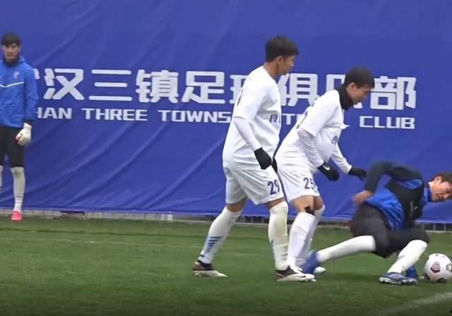 武汉三镇内援最新爆料,转会风云再起，新赛季阵容调整揭秘！”